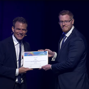 Nils Steinz accepting the EULAR Clinical Research Abstract Award